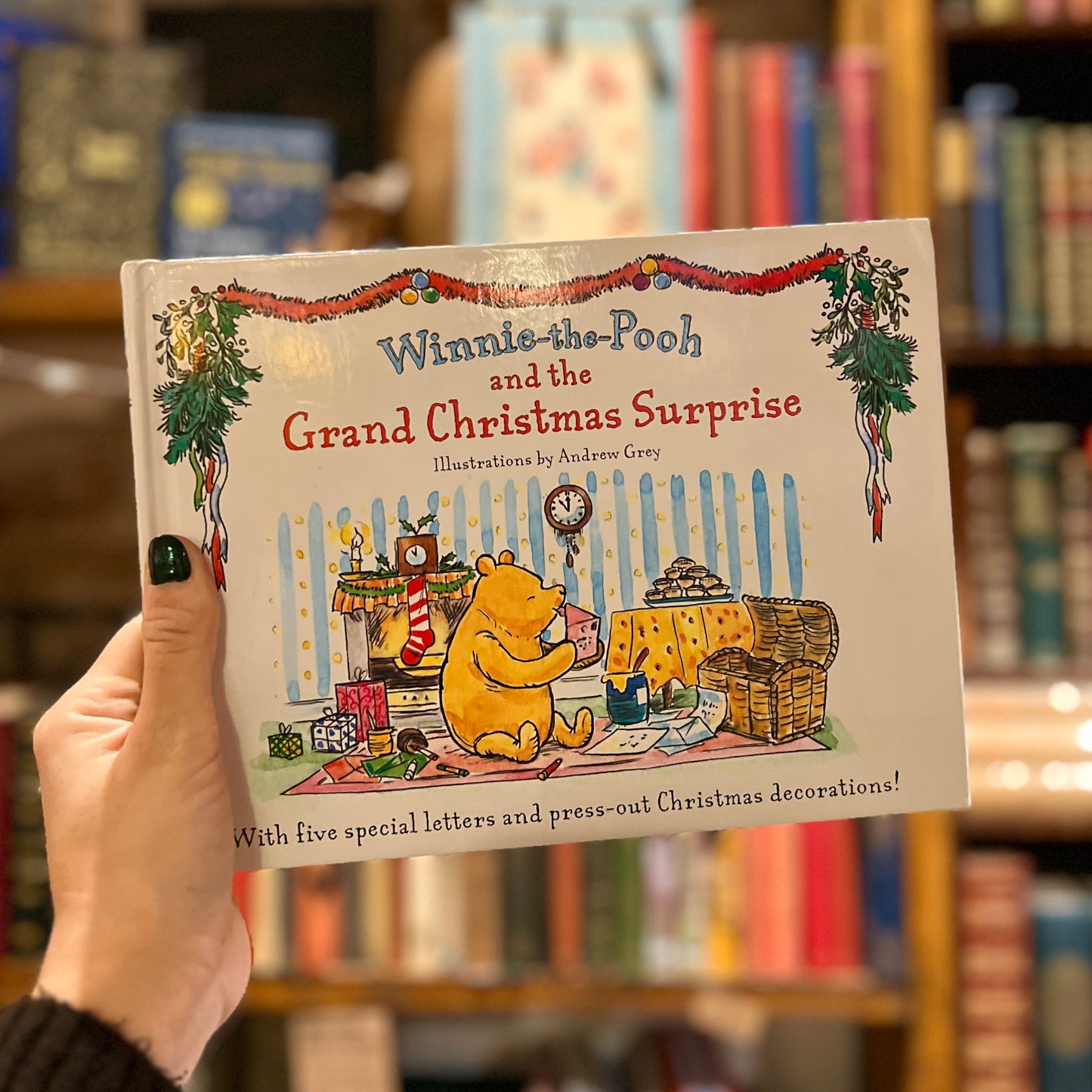 Winnie-the-Pooh and the Grand Christmas Surprise (First Edition) – A.A. Milne, Andrew Grey