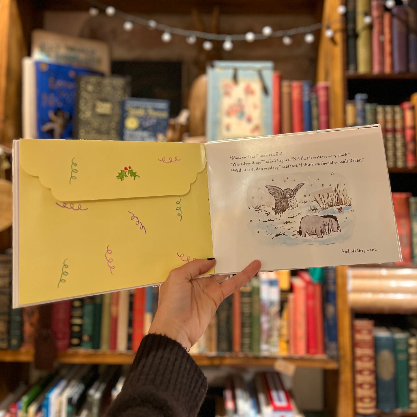 Winnie-the-Pooh and the Grand Christmas Surprise (First Edition) – A.A. Milne, Andrew Grey