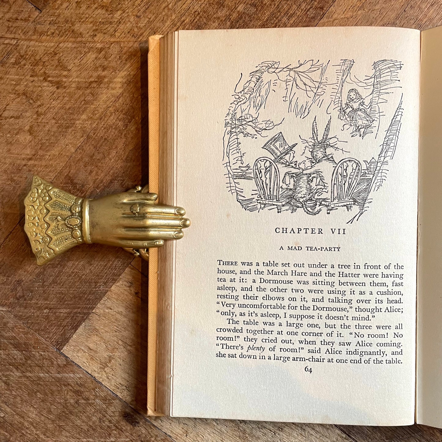 Alice's Adventures in Wonderland  and Through the Looking Glass – Lewis Carroll, A.H. Watson