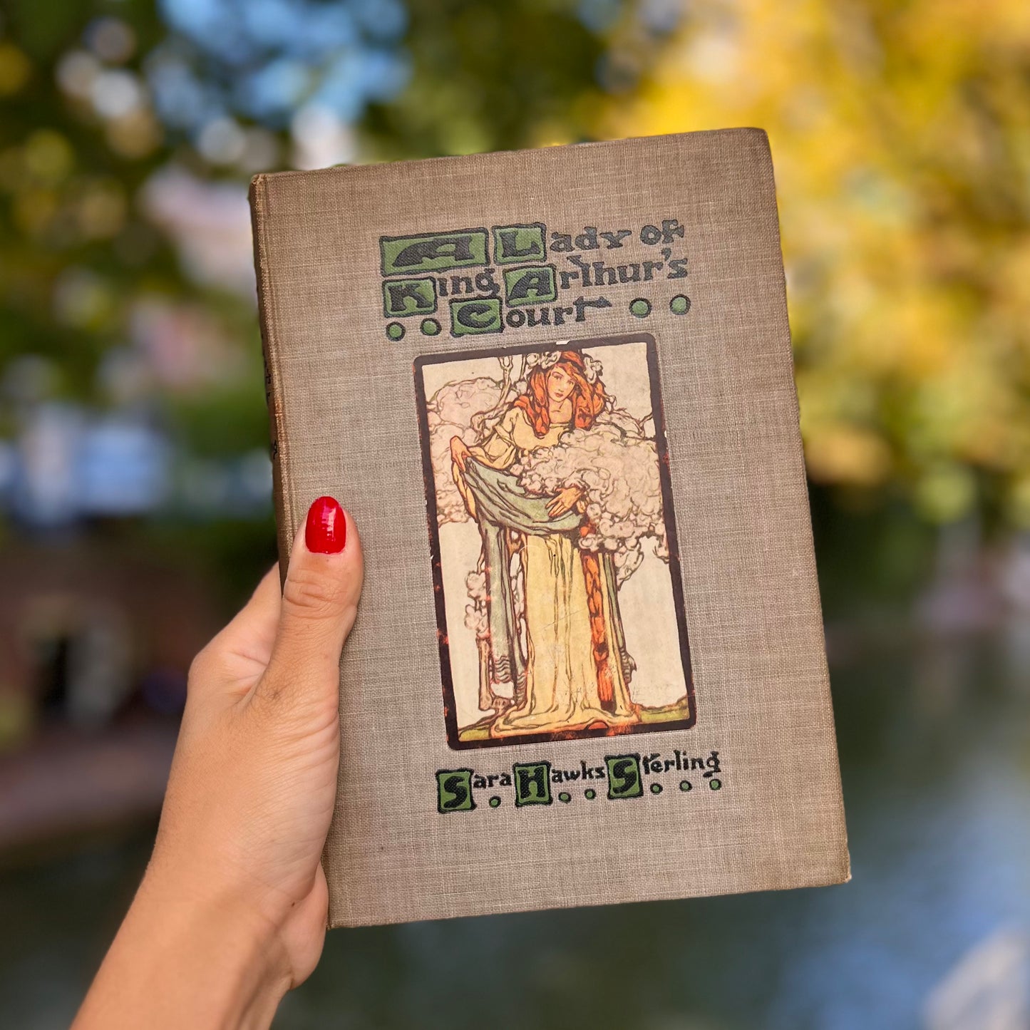 A Lady of King Arthur’s Court (1907 First Edition) – Sarah Hawks Sterling