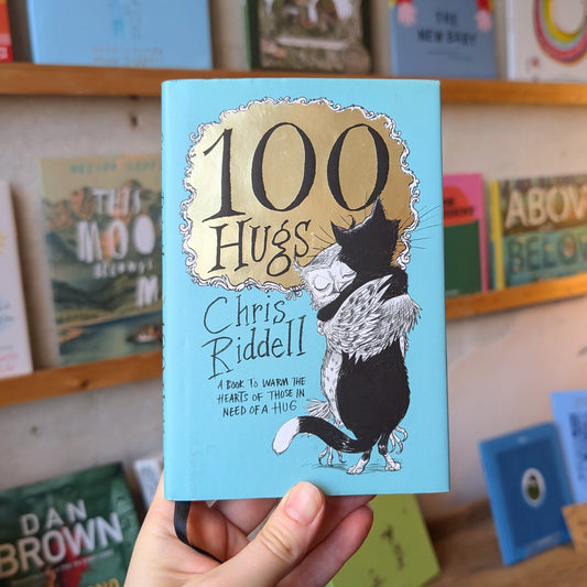 100 Hugs: A Book To Warm the Hearts of Those In Need of A Hug - Chris Riddell