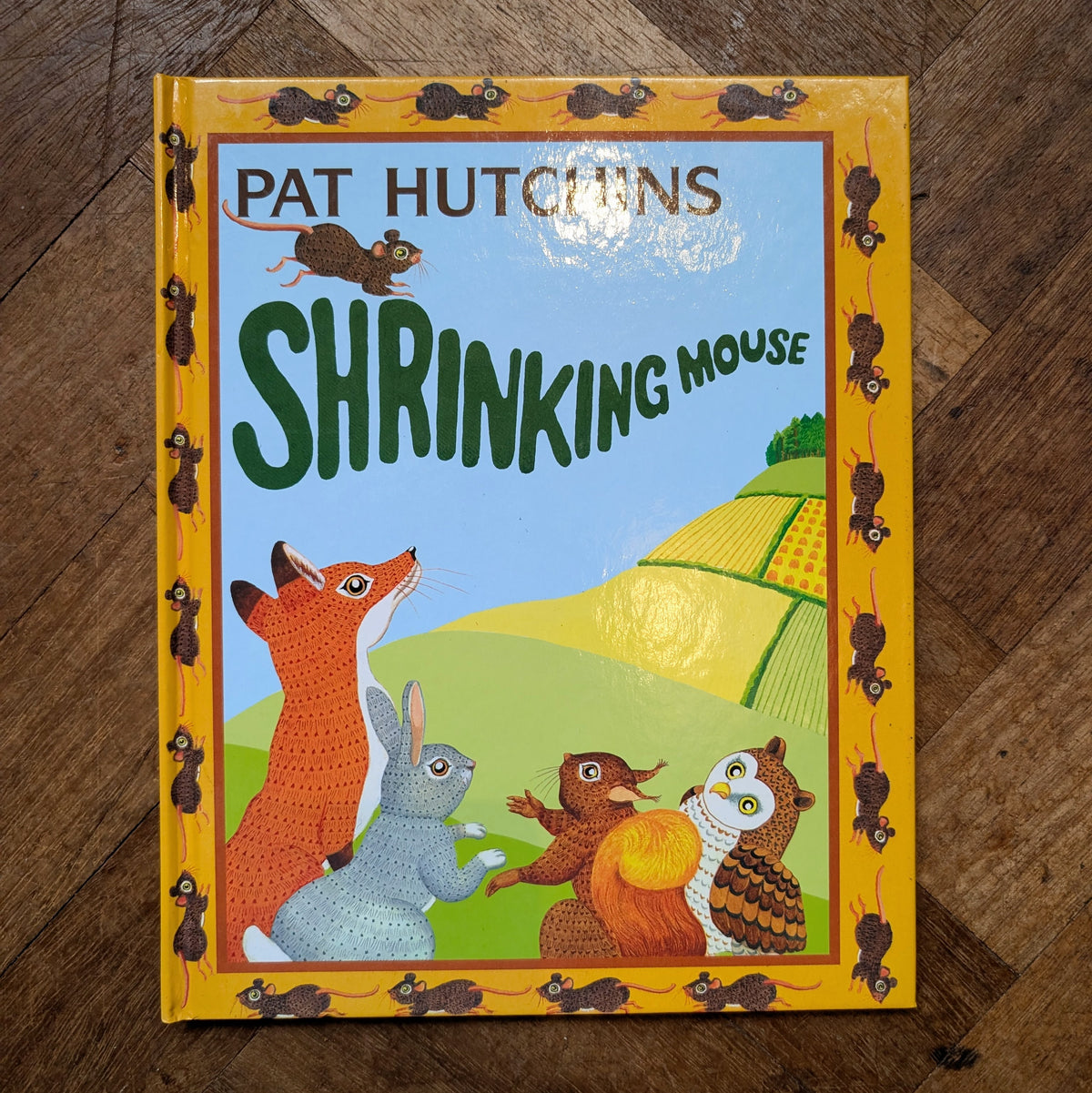 Shrinking Mouse (First Edition) – Pat Hutchins