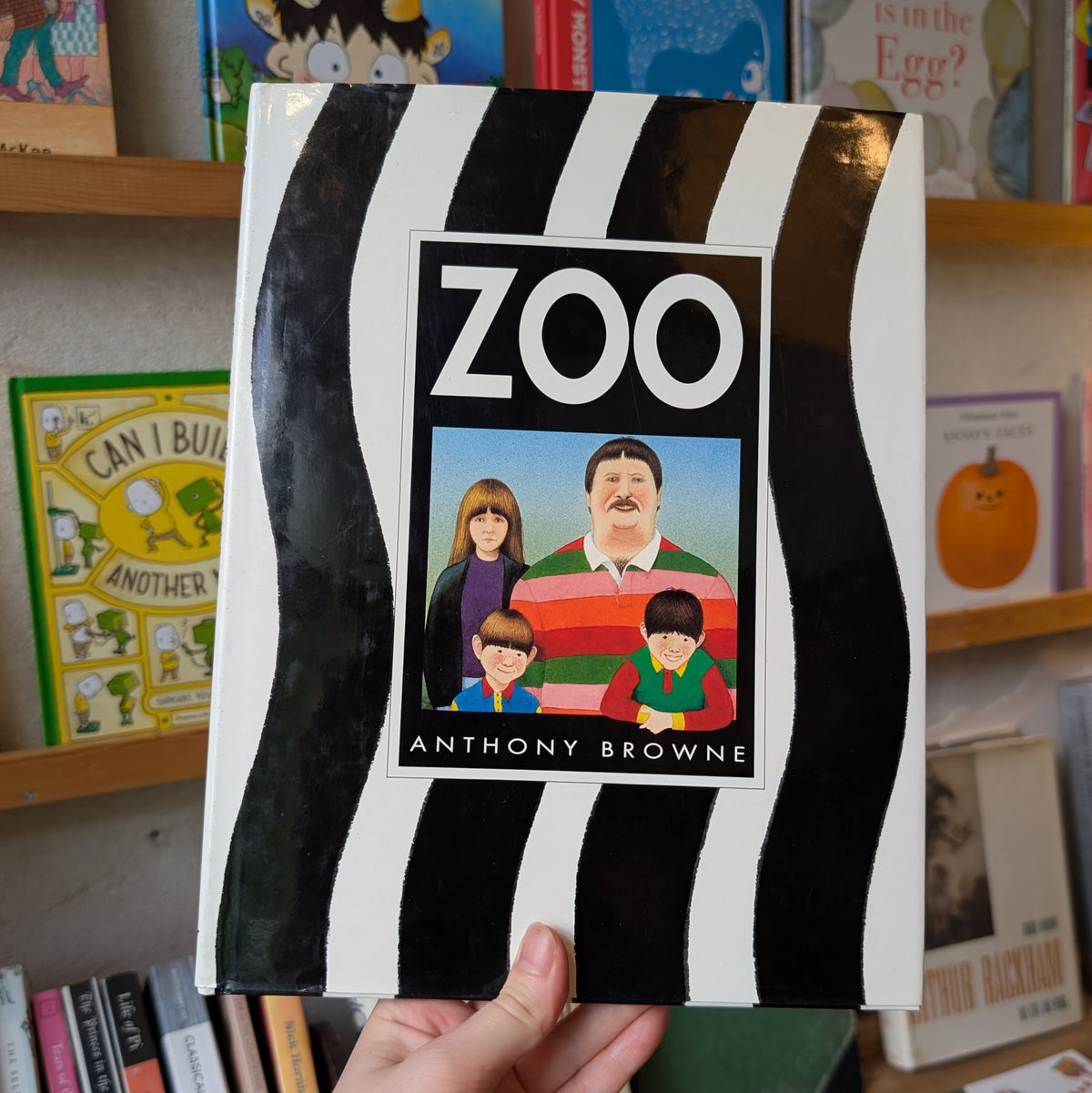 Zoo (First Edition, Signed) – Anthony Browne