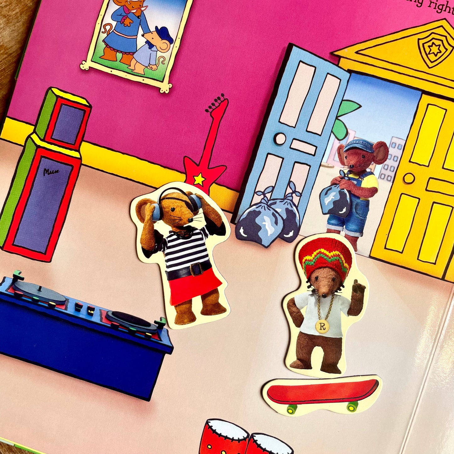 Rastamouse Muddle Mystery: A Magnetic Play Book – Michael de Souza, Genevieve Webster