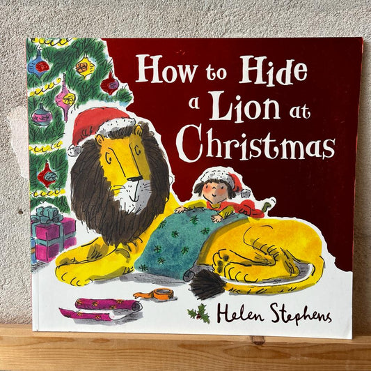 How to Hide a Lion at Christmas – Helen Stephens