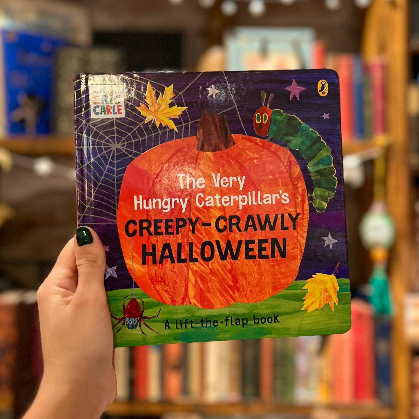 The Very Hungry Caterpillar's Creepy-Crawly Halloween (Board Book) - Eric Carle