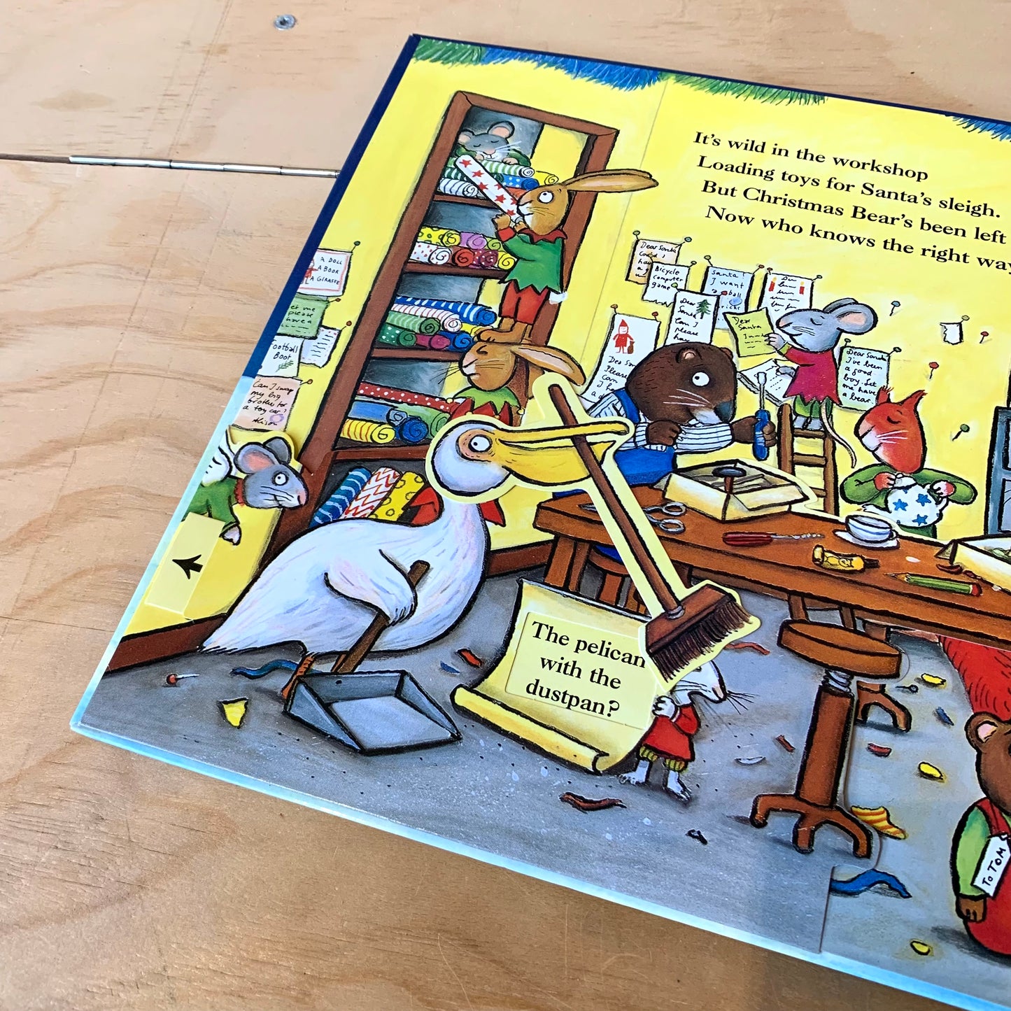 The Christmas Bear. A Christmas Pop-up Book – Ian Whybrow, Axel Scheffler