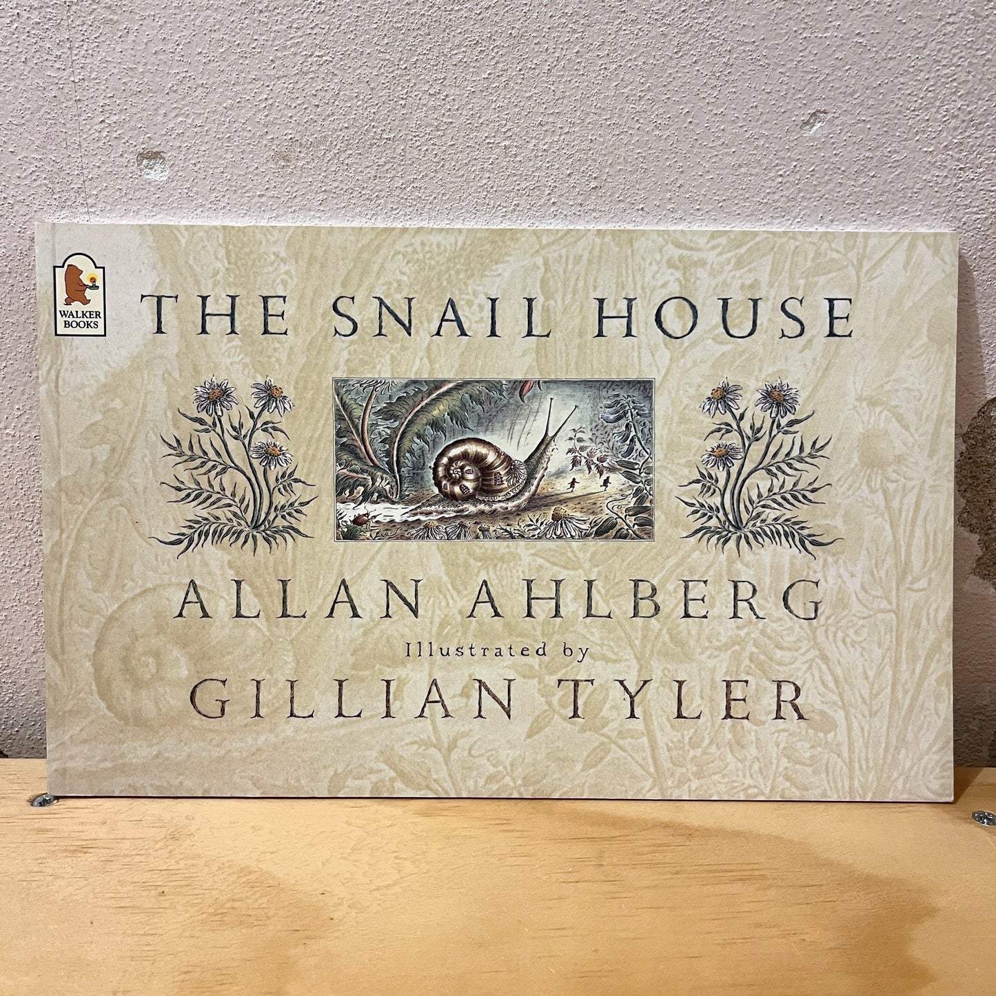 The Snail House - Allan Ahlberg, Gillian Tyler